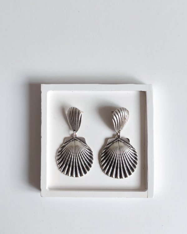 Oyster Shell Model Authentic Earrings