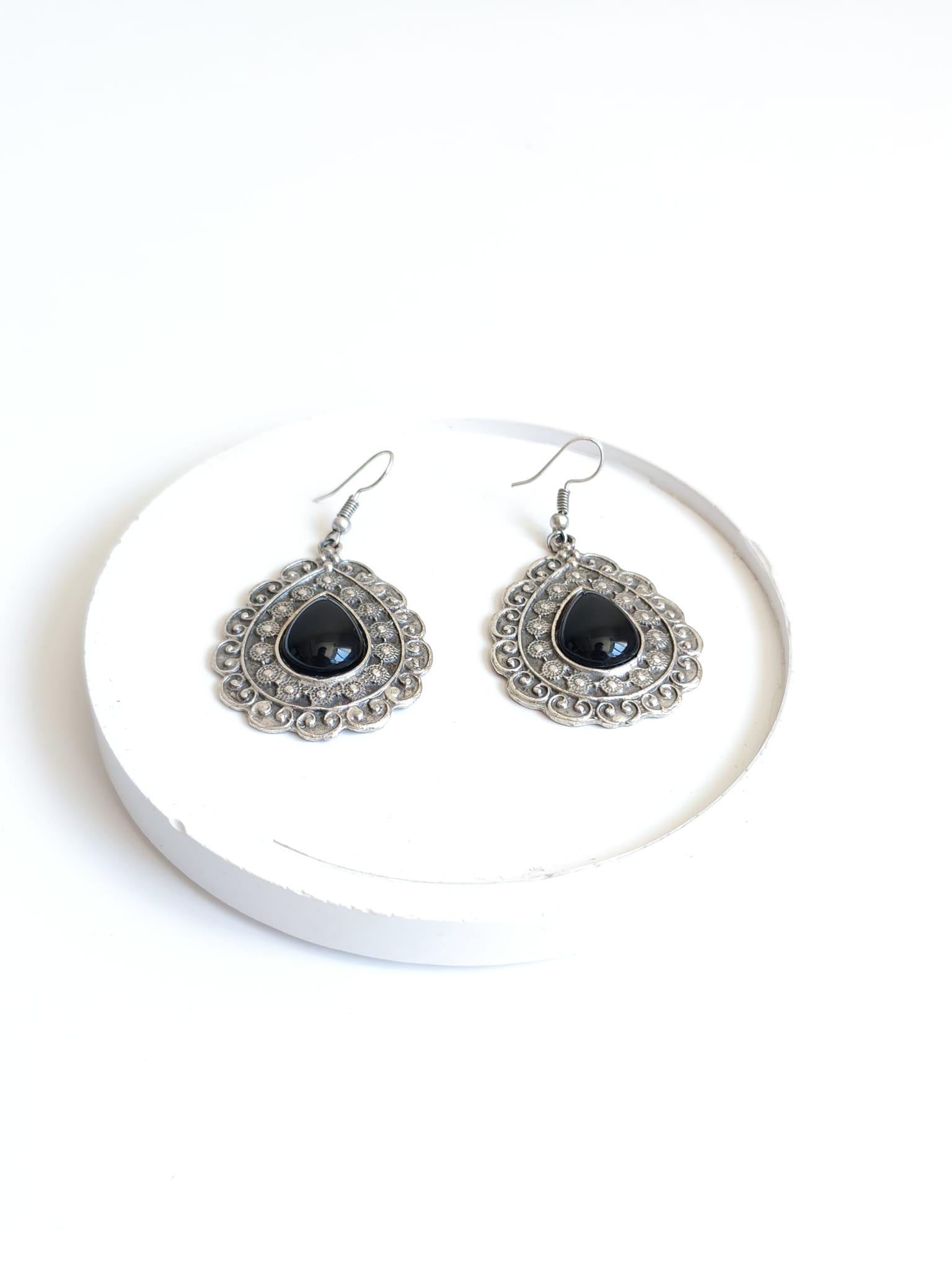 Midnight Aura Vintage Earrings - Image 3